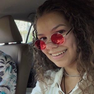 Meet your Posher, Mia